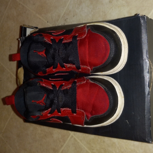 Retro Jordan 1s 7c - Picture 2 of 7